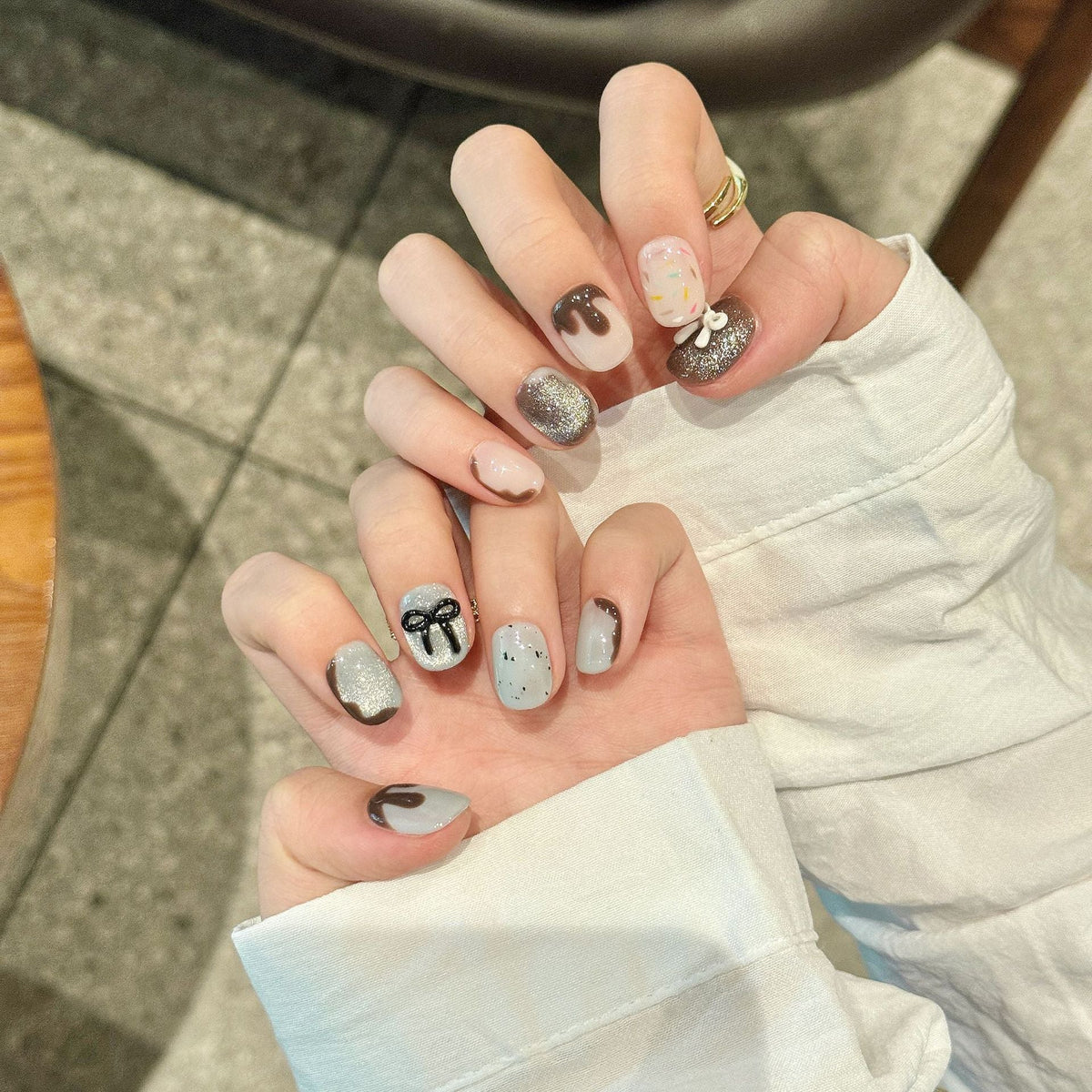 365nails: "Cocoa Bow" – 3D Bow & Chocolate Drip Handmade Short Nails